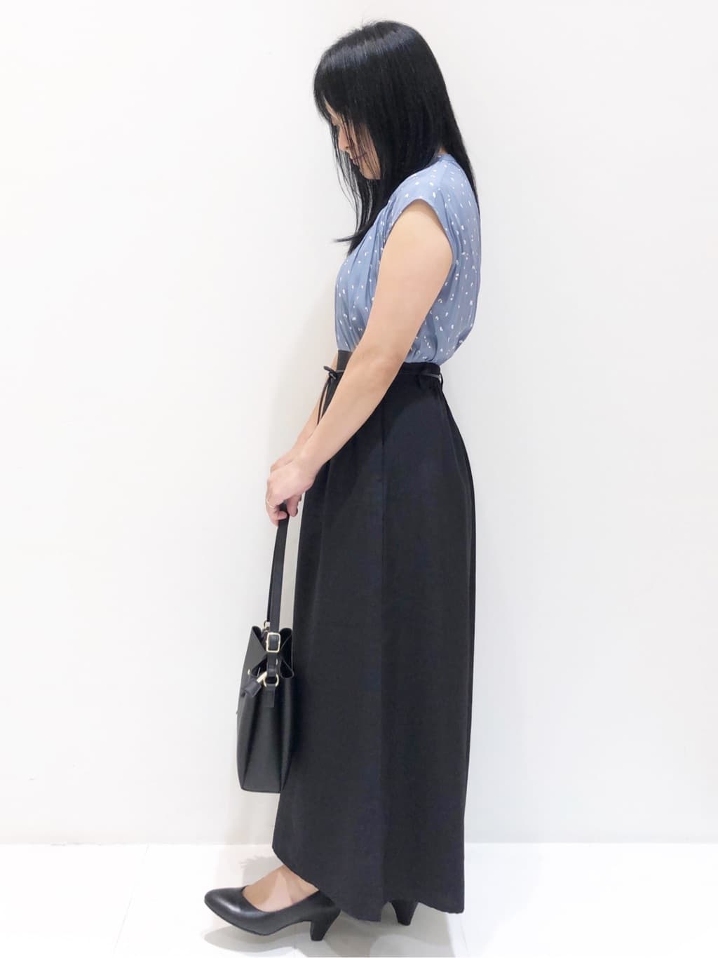 ゅぅさんの「grove｜【ふわっと心地よい足入れ】やわここち(R)Vカットパンプス」を使ったコーディネート