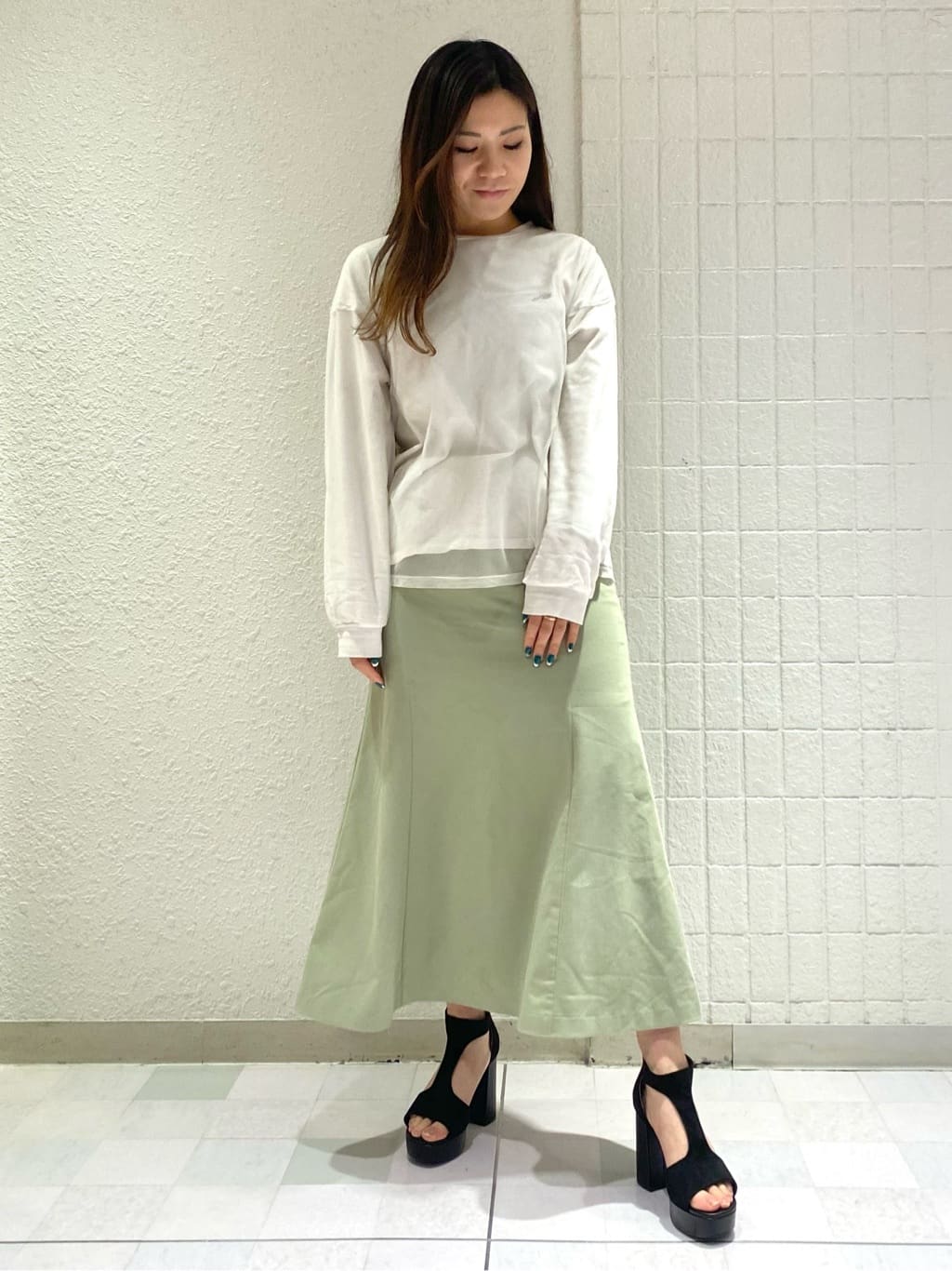 Akiさんの「ESPERANZA｜Tストラップスクエアサンダル 24SS」を使ったコーディネート