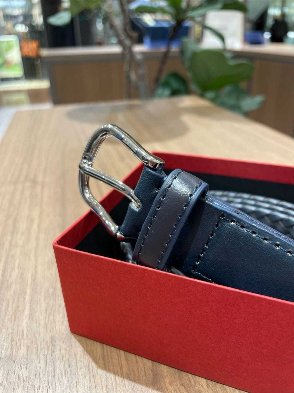 コウノ モトヤさんの「TAKEO KIKUCHI｜【GIFT】レザーメッシュベルト」を使ったコーディネート