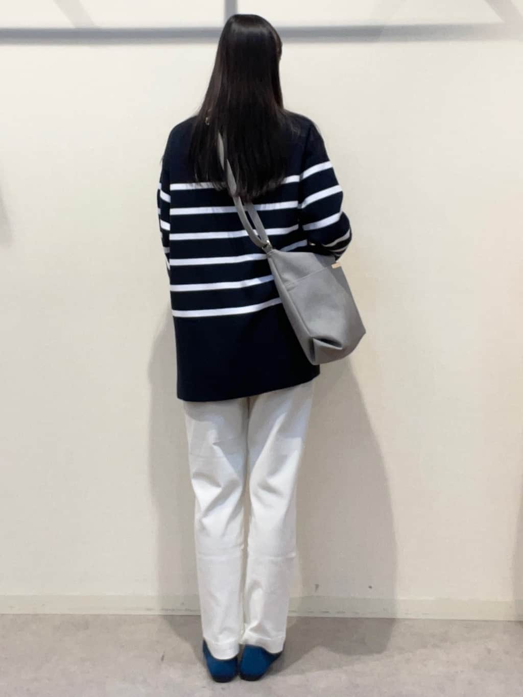 sakiさんの「SHOO･LA･RUE｜【SS-3L/無理せずスリム】 ぐんぐん伸びる イージーテーパードパンツ」を使ったコーディネート