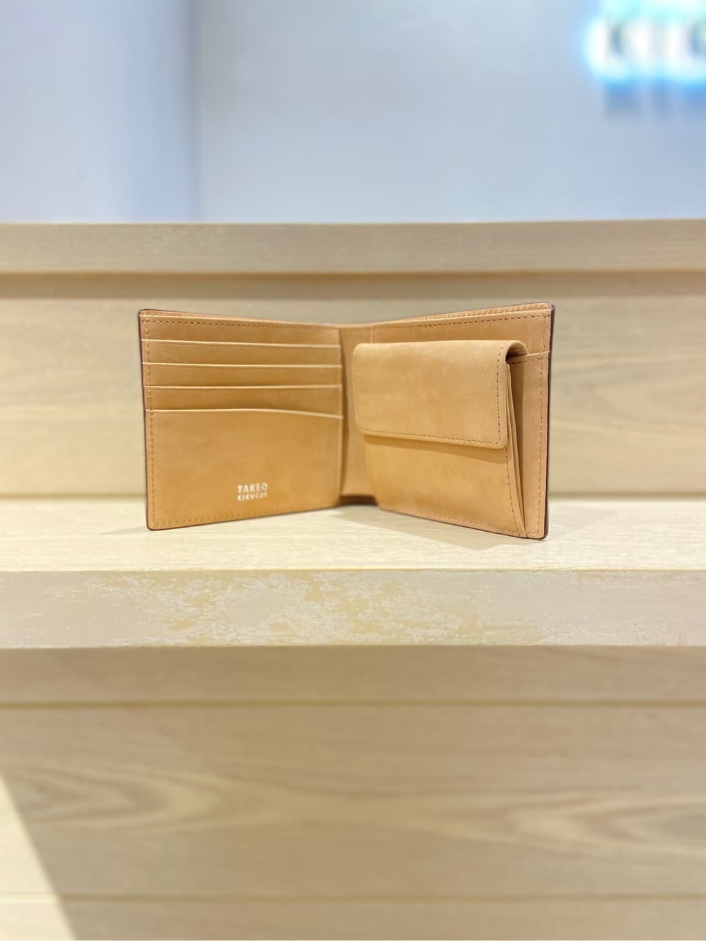 わいずみさんの「TAKEO KIKUCHI｜【ソフト＆ナチュラル】ミニメッシュ レザー 2つ折り財布」を使ったコーディネート