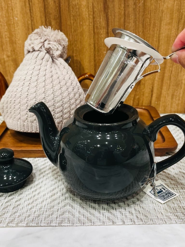 トミーさんの「212 KITCHEN STORE｜ファームハウス ティーポット ミッドナイトフォレスト ２カップ ＜London Pottery  ロ」を使ったコーディネート