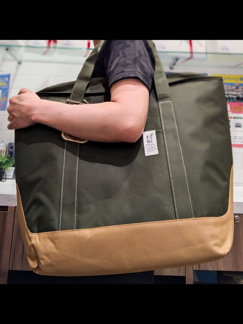 シモさんの「212 KITCHEN STORE｜BigBee クーラートートバック L オーシャンネイビー」を使ったコーディネート