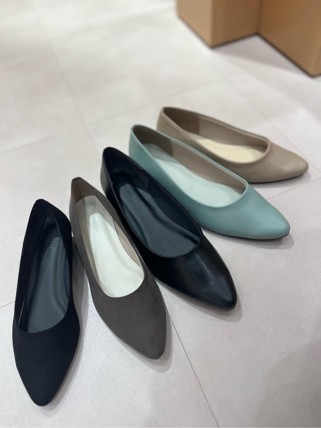 aya.oさんの「ESPERANZA｜《定番》晴雨兼用クッションフラットパンプス」を使ったコーディネート