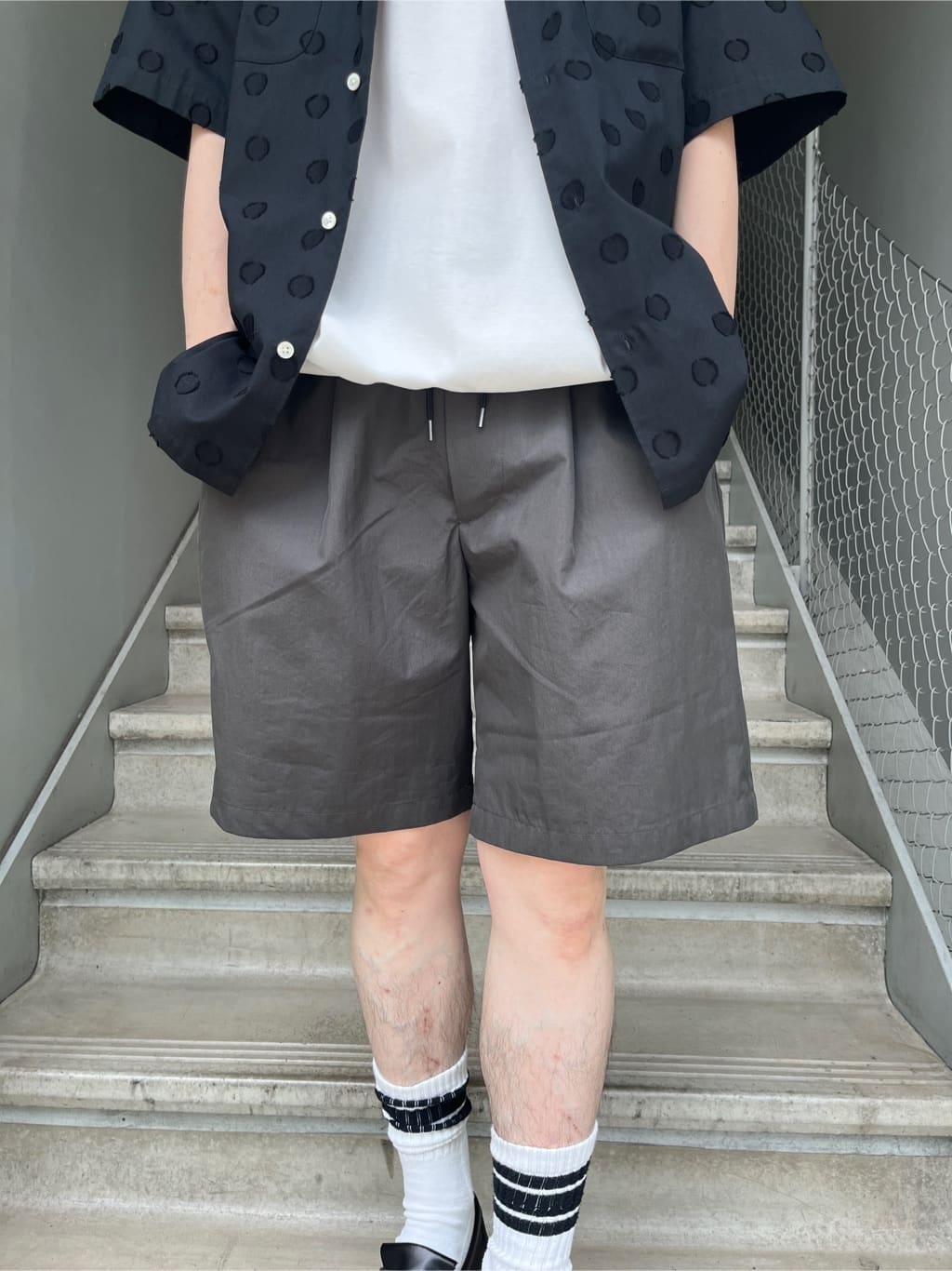 Shintaroさんの「TAKEO KIKUCHI｜【抗菌防臭／5サイズ展開】ハイゲージポンチ Tシャツ」を使ったコーディネート