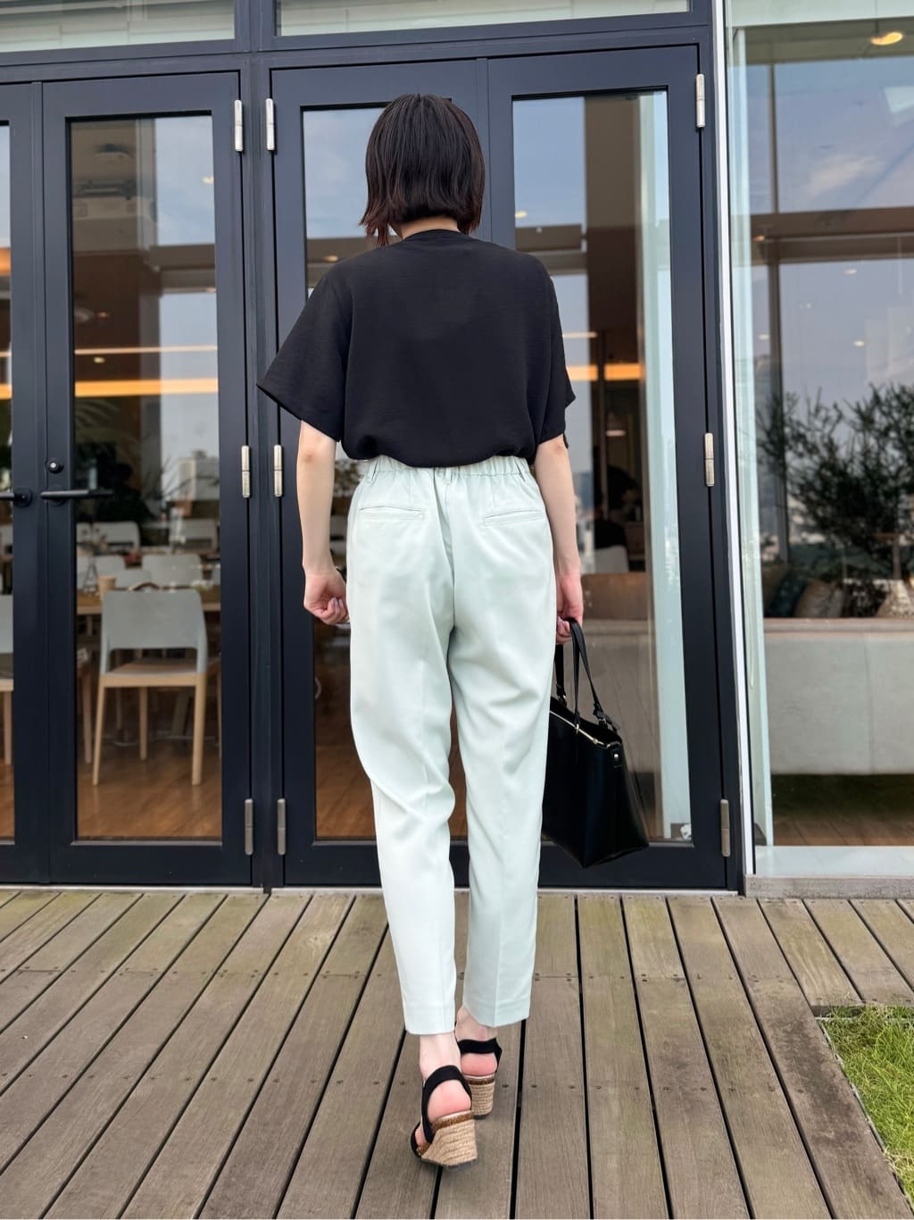 𝐜𝐡𝐢𝐤𝐚さんの「SHOO･LA･RUE｜【洗える/SS-3L】すっきりキレイにかっこよく 大人のテーパードパンツ」を使ったコーディネート