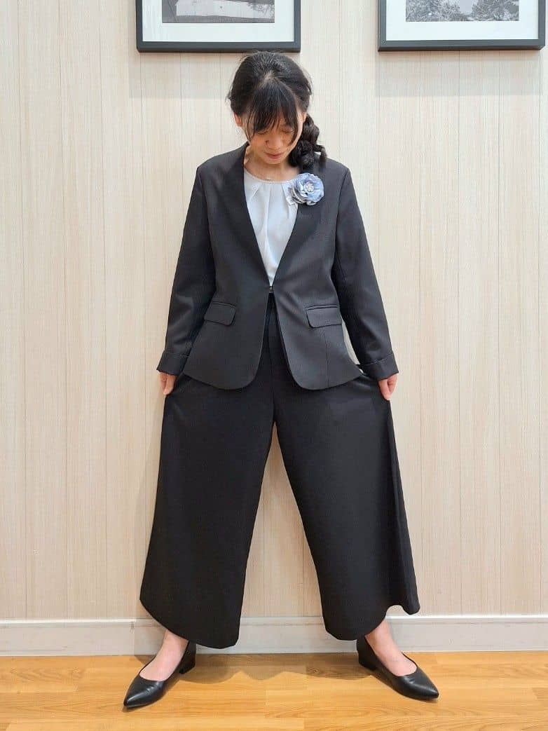 Saoさんの「SHOO･LA･RUE｜【通勤/デイリー/セットアップ可】マルチに使える カットジョーゼット ワイドパンツ」を使ったコーディネート