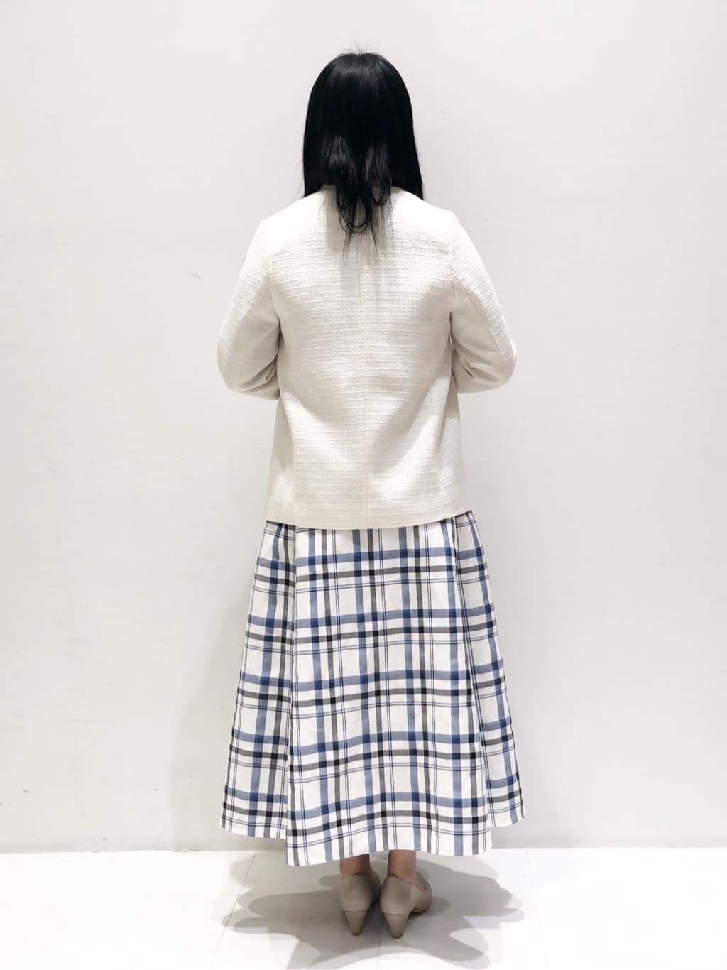 ゅぅさんの「grove｜【ふわっと心地よい足入れ】やわここち(R)Vカットパンプス」を使ったコーディネート