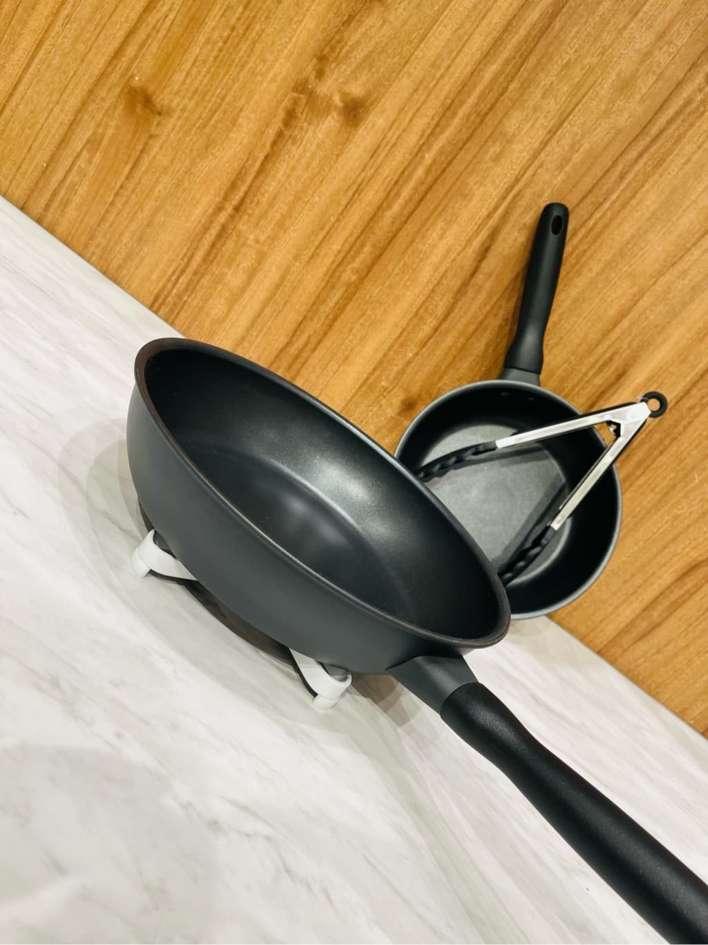 トミーさんの「212 KITCHEN STORE｜ミッドナイトフライパン 26cm ＜MEYER マイヤー＞」を使ったコーディネート