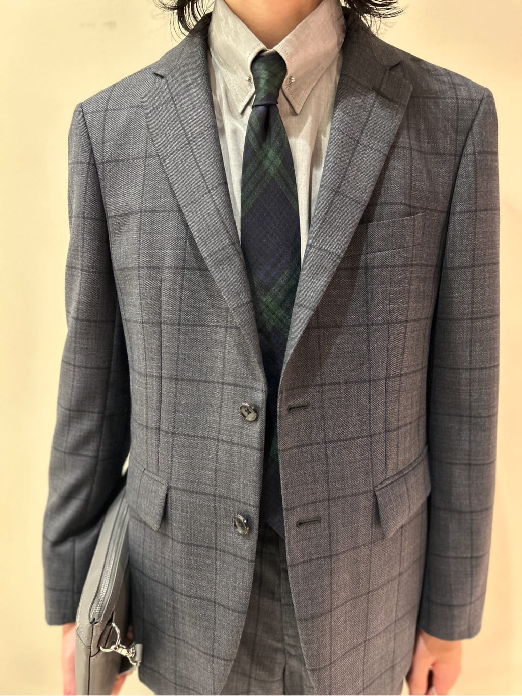 トモさんの「TAKEO KIKUCHI｜シャイニー ウインドウペン パンツ」を使ったコーディネート