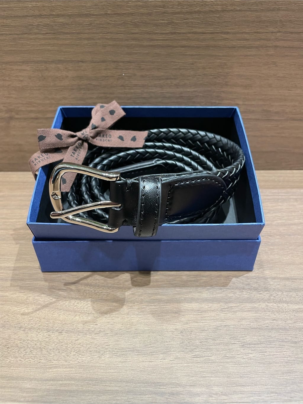 コウノ モトヤさんの「TAKEO KIKUCHI｜【GIFT】レザーメッシュベルト」を使ったコーディネート