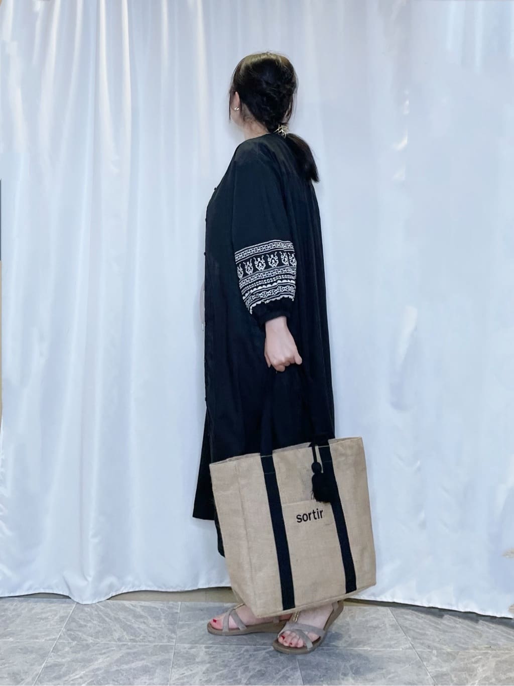 かのさんの「SHOO･LA･RUE｜【SS-3L/無理せずスリム】 ぐんぐん伸びる イージーテーパードパンツ」を使ったコーディネート