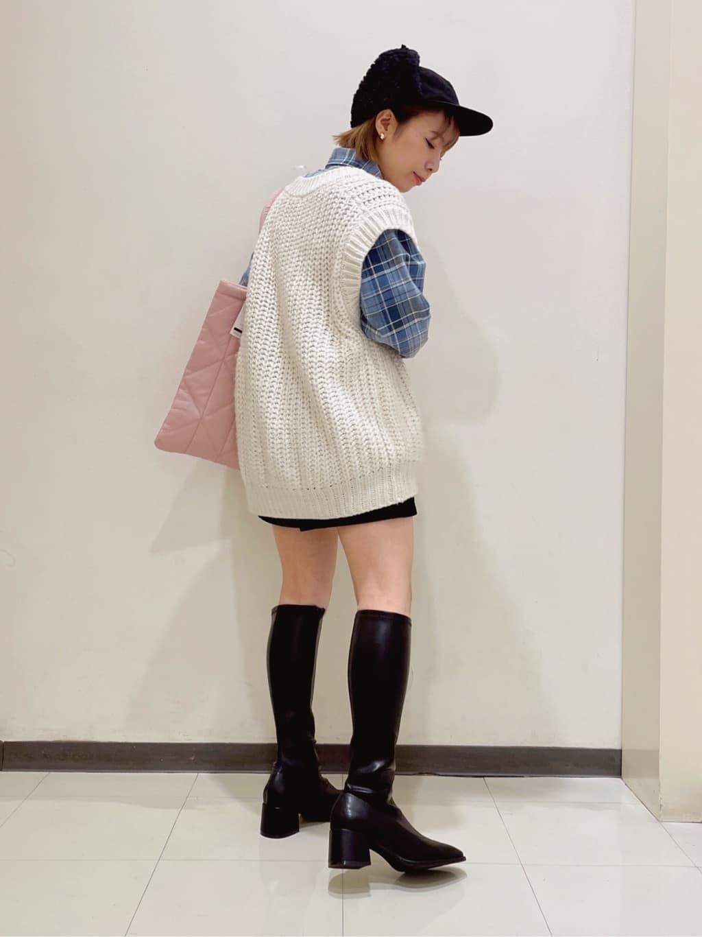 re__さんの「ESPERANZA｜スクエアトゥロングブーツ【ロングセラー／歩きやすい／ローヒール／ストレッチ／サイドジップ／着脱簡単／」を使ったコーディネート
