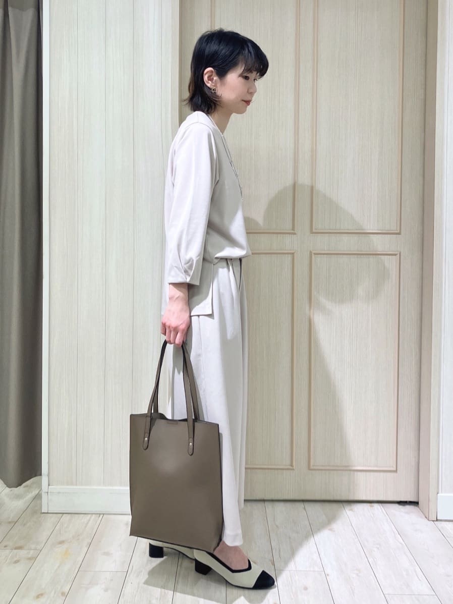 Turnerさんの「SHOO･LA･RUE｜【通勤/デイリー/セットアップ可】マルチに使える カットジョーゼット ワイドパンツ」を使ったコーディネート