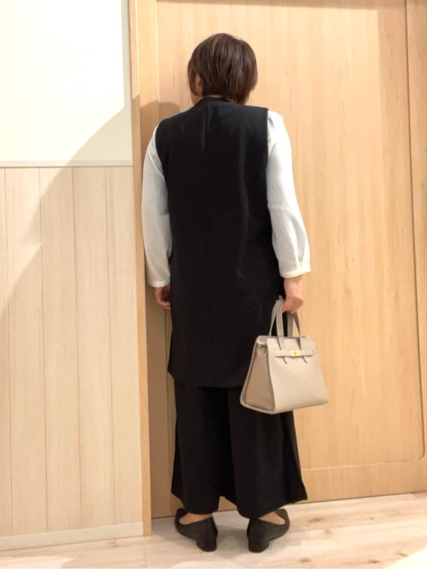ポンさんの「SHOO･LA･RUE｜【通勤/デイリー/セットアップ可】マルチに使える カットジョーゼット ワイドパンツ」を使ったコーディネート