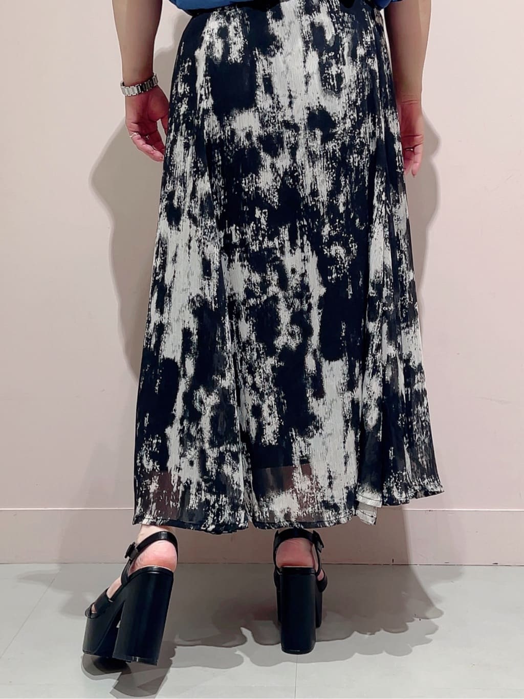 りえさんの「ESPERANZA｜ラク盛り厚底サンダルⅢ」を使ったコーディネート