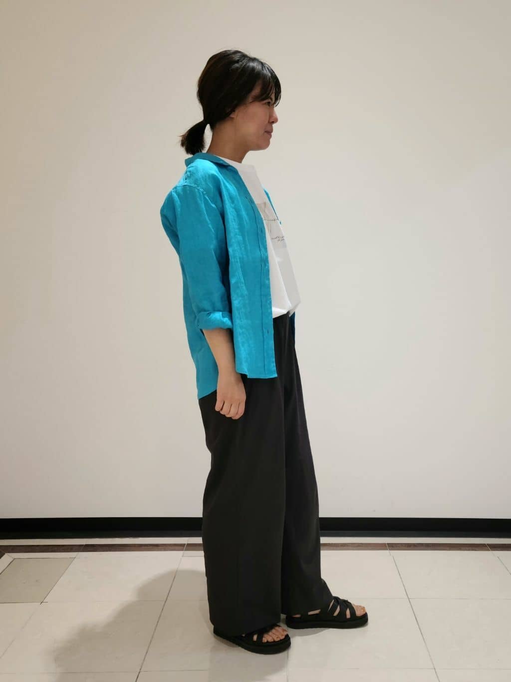 eriさんの「INDIVI｜【褒められパンツ／洗える／ウエストゴム】ワイドタックパンツ」を使ったコーディネート