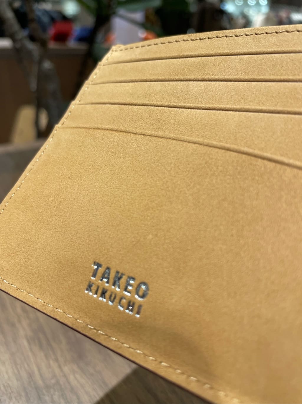 コウノ モトヤさんの「TAKEO KIKUCHI｜【ソフト＆ナチュラル】ミニメッシュ レザー 2つ折り財布」を使ったコーディネート