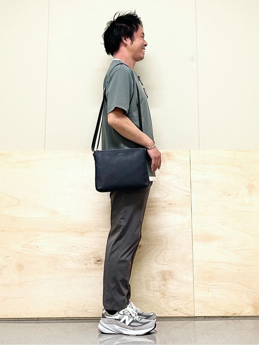 KENJI Iさんの「THE SHOP TK｜サフィアーノミニサコッシュ」を使ったコーディネート