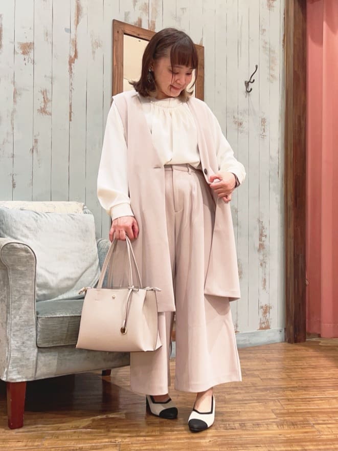 kitaさんの「SHOO･LA･RUE｜【通勤/デイリー/セットアップ可】マルチに使える カットジョーゼット ワイドパンツ」を使ったコーディネート