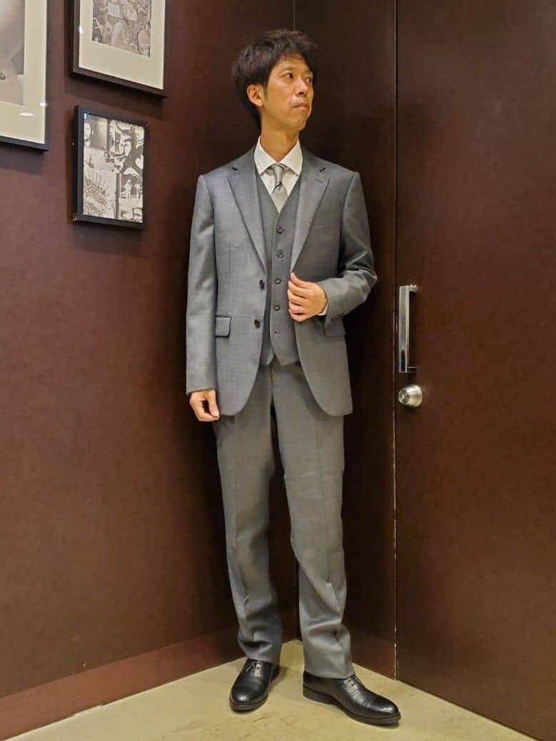 ishidaさんの「TAKEO KIKUCHI｜【Three by Three】シャイニーシャークピンヘッド スーツ/3ピース対応可」を使ったコーディネート