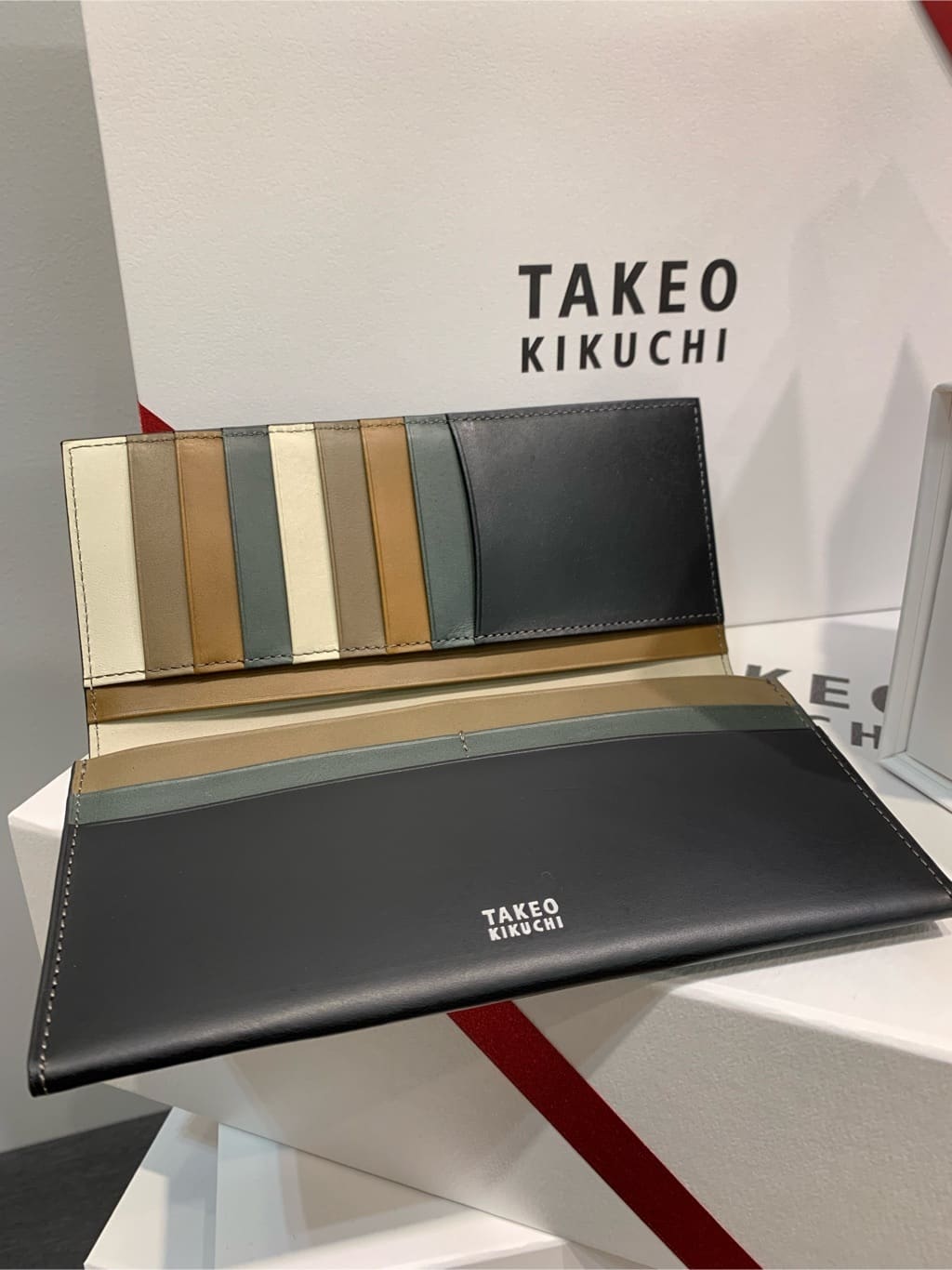 木村剛さんの「TAKEO KIKUCHI｜アンティーク調レザー 2つ折り長財布」を使ったコーディネート
