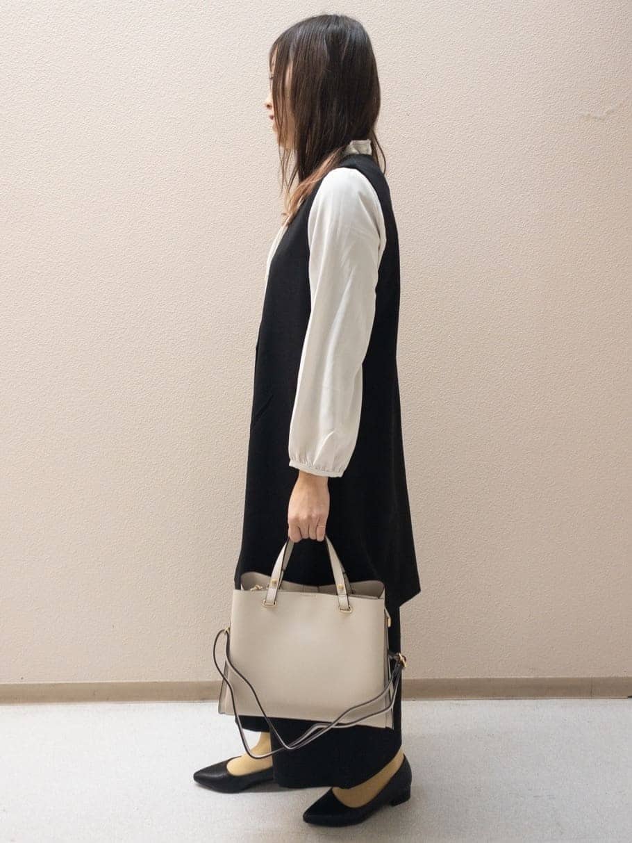 makiryoさんの「SHOO･LA･RUE｜【通勤/デイリー/セットアップ可】マルチに使える カットジョーゼット ワイドパンツ」を使ったコーディネート