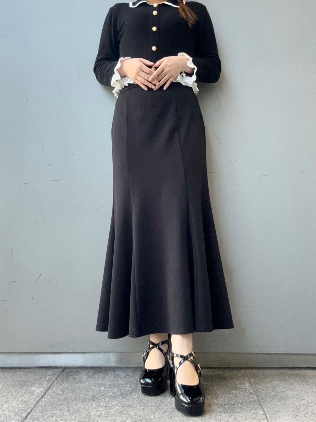 まっきーさんの「ESPERANZA｜クロスダブルバックル厚底パンプス 結婚式二次会 パーティー 25SS」を使ったコーディネート