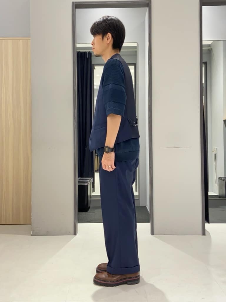 わいずみさんの「TAKEO KIKUCHI｜【Three by Three】シャイニーシャークピンヘッド ベスト / 3ピース対応」を使ったコーディネート