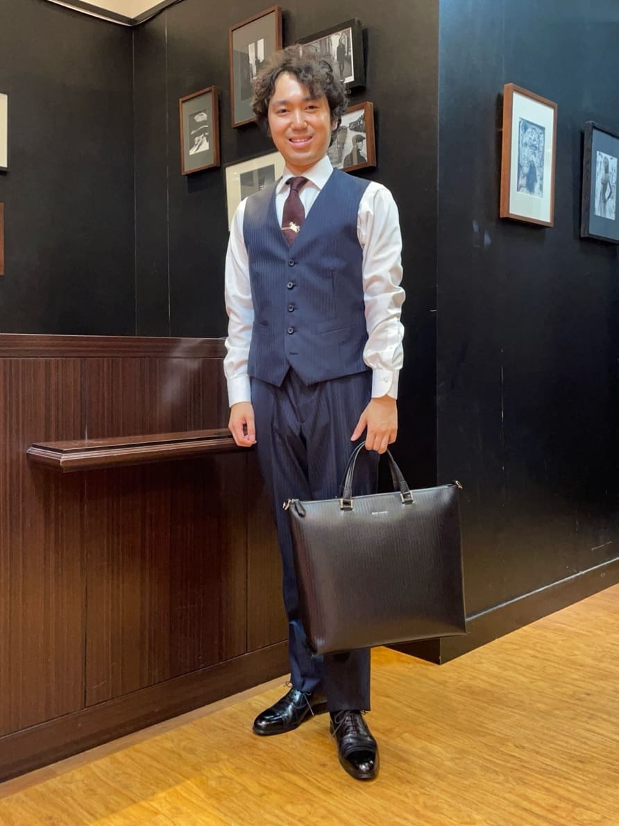 KEIさんの「TAKEO KIKUCHI｜【ナローモデル】シャイニー ヘリンボン ストライプ スーツ/3ピース対応可」を使ったコーディネート