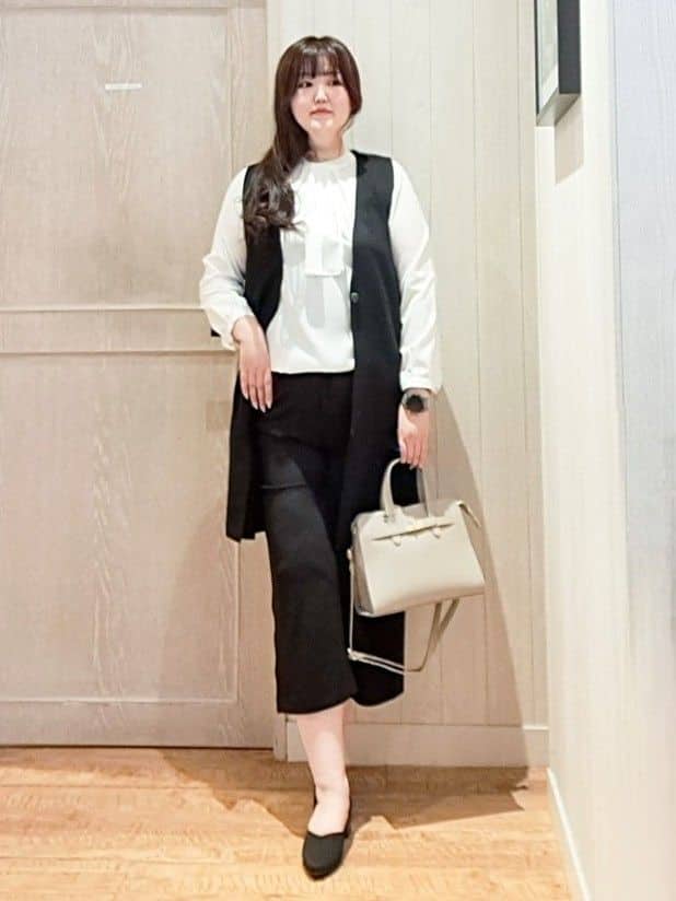 mariさんの「SHOO･LA･RUE｜【通勤/デイリー/セットアップ可】マルチに使える カットジョーゼット ワイドパンツ」を使ったコーディネート