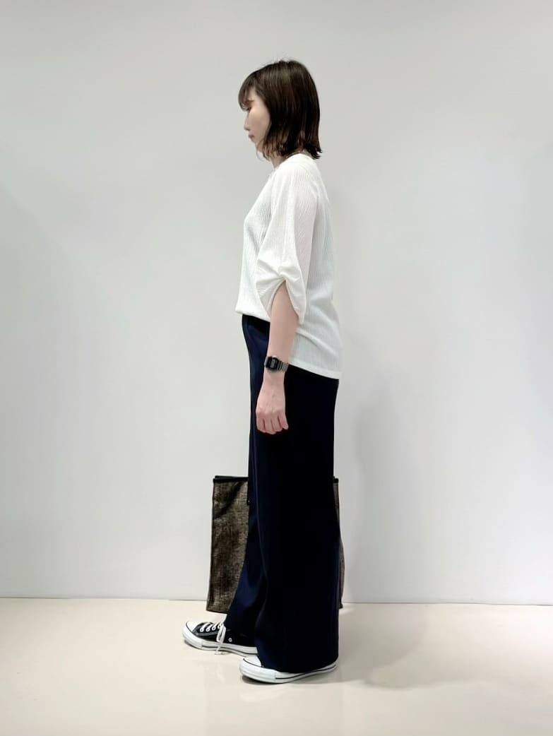 sachiさんの「INDIVI｜【褒められパンツ／洗える／ウエストゴム】ワイドタックパンツ」を使ったコーディネート