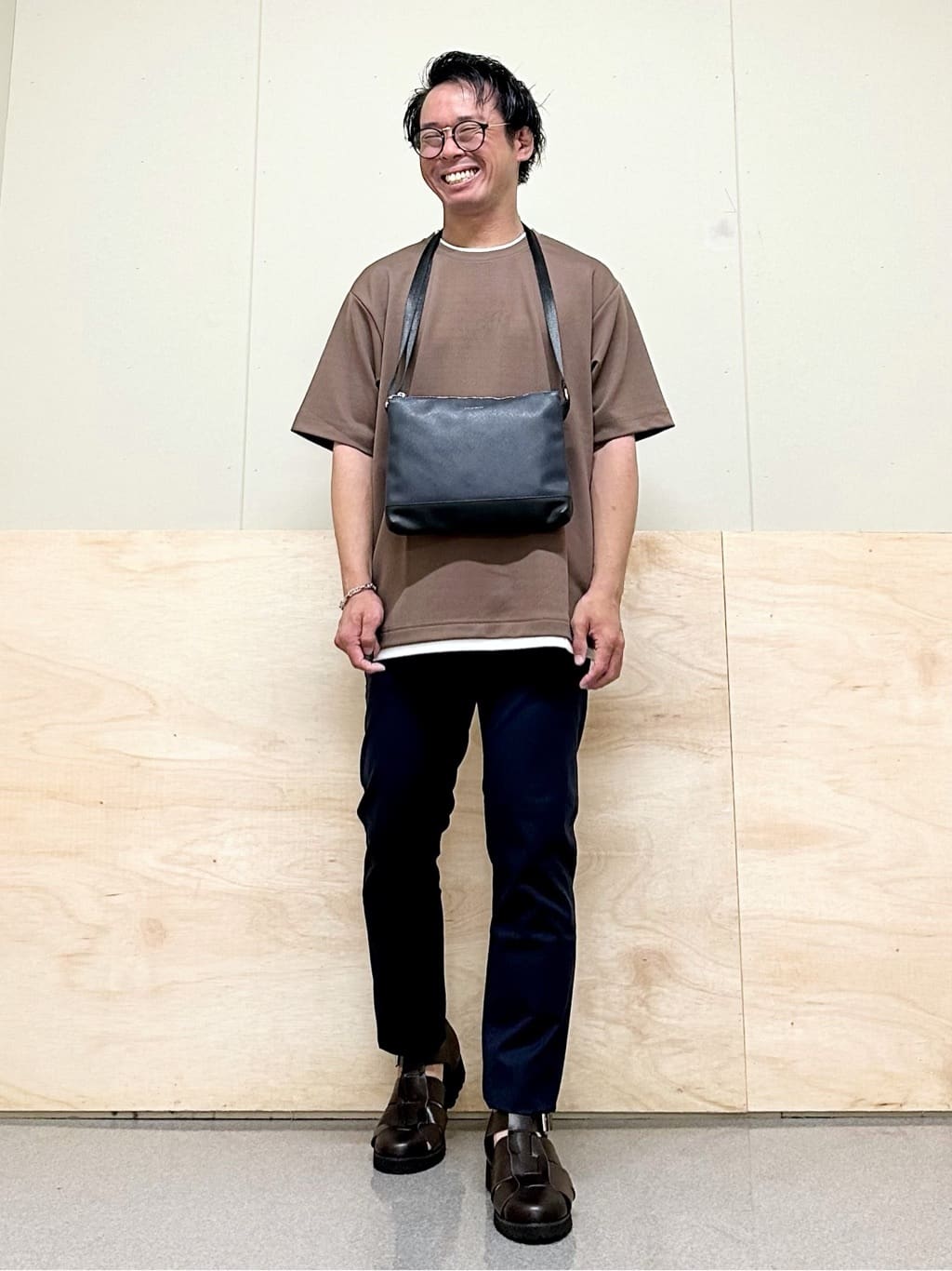 KENJI Iさんの「THE SHOP TK｜サフィアーノミニサコッシュ」を使ったコーディネート