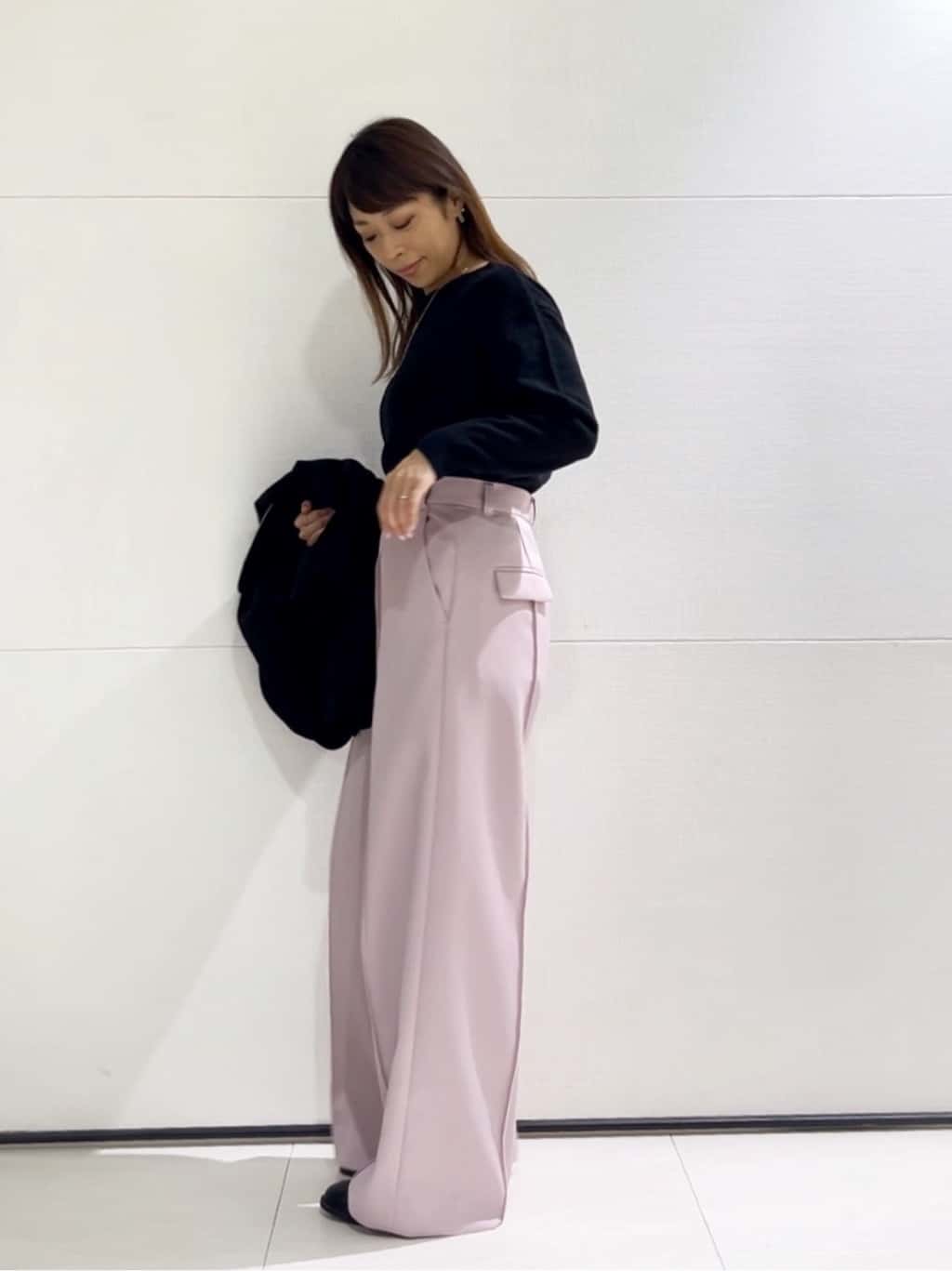 𝑹𝑶𝑴𝑰さんの「INDIVI｜【2WAY／前後着用可能】ラメ入りトレンドニット」を使ったコーディネート
