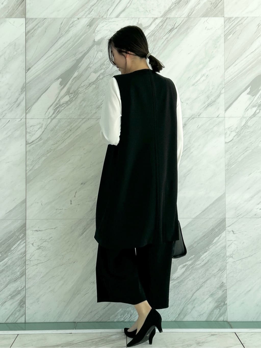 shinoさんの「SHOO･LA･RUE｜【通勤/デイリー/セットアップ可】マルチに使える カットジョーゼット ワイドパンツ」を使ったコーディネート
