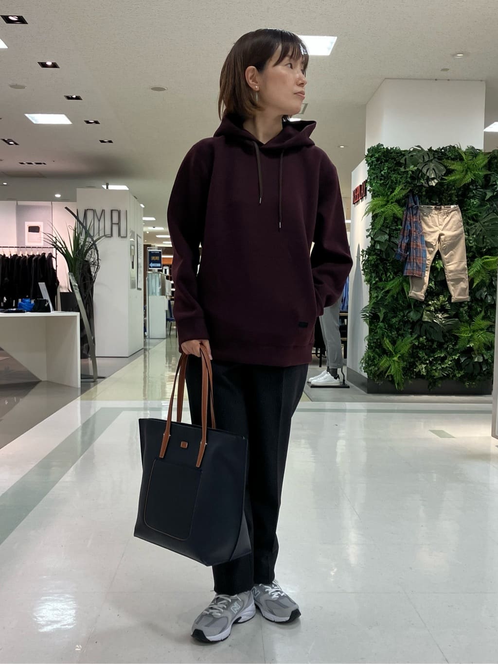 みかさんの「TAKEO KIKUCHI｜【Sサイズ～】エアダン プルオーバー パーカ」を使ったコーディネート