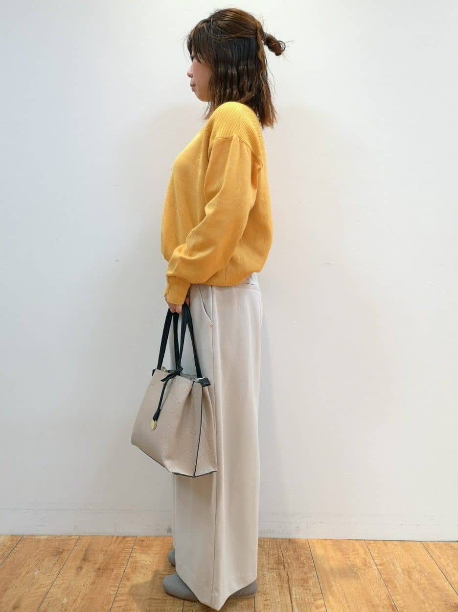 未都さんの「SHOO･LA･RUE｜【通勤/デイリー/セットアップ可】マルチに使える カットジョーゼット ワイドパンツ」を使ったコーディネート