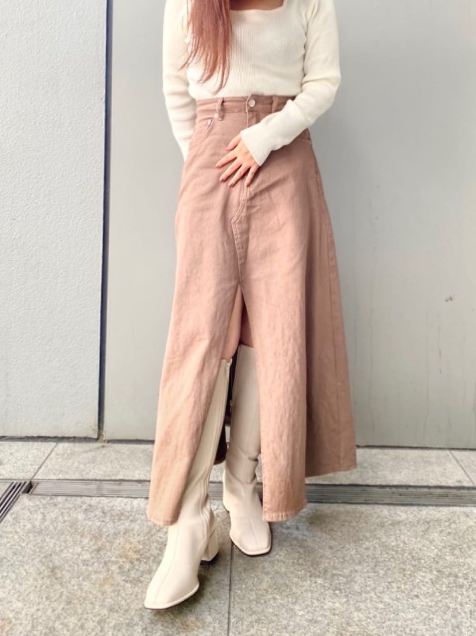 まっきーさんの「ESPERANZA｜スクエアトゥロングブーツ【ロングセラー／歩きやすい／ローヒール／ストレッチ／サイドジップ／着脱簡単／」を使ったコーディネート