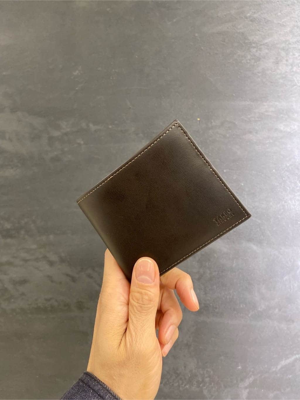 かたやまさんの「TAKEO KIKUCHI｜アンティーク調レザー 2つ折り財布」を使ったコーディネート