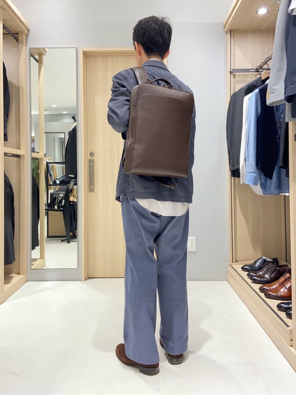 わいずみさんの「TAKEO KIKUCHI｜フルベジタンニンレザー バックパック」を使ったコーディネート