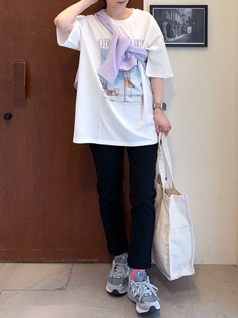 𝐇𝐢𝐫𝐨𝐦𝐢さんの「SHOO･LA･RUE｜【SS-3L/無理せずスリム】 ぐんぐん伸びる イージーテーパードパンツ」を使ったコーディネート