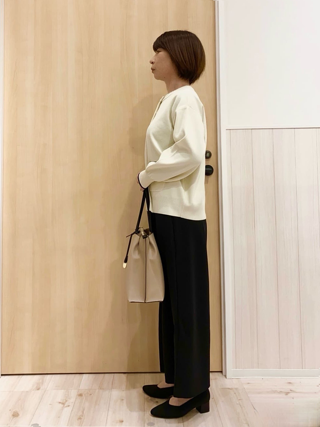 WAさんの「SHOO･LA･RUE｜【通勤/デイリー/セットアップ可】マルチに使える カットジョーゼット ワイドパンツ」を使ったコーディネート