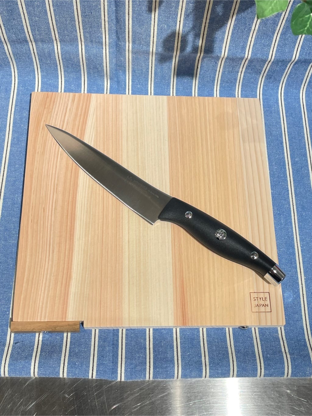 まのちゃんさんの「212 KITCHEN STORE｜STYLE JAPAN 小さな立つまな板正方形」を使ったコーディネート