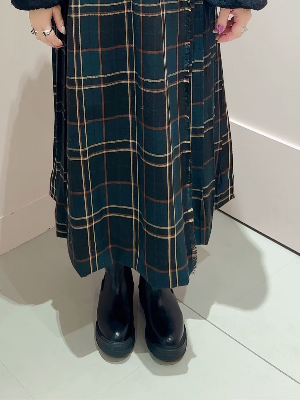 りえさんの「ESPERANZA｜洗えるシンプルカラーストール 累計販売約5000枚【防寒／マフラー／無地／ギフト】」を使ったコーディネート