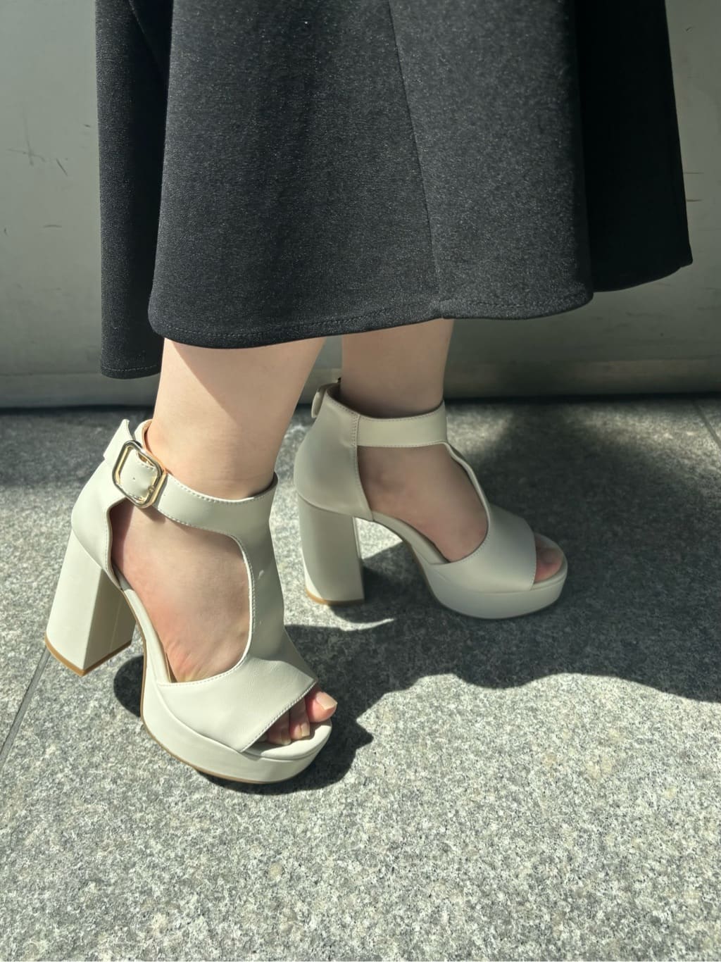 airiさんの「ESPERANZA｜Tストラップスクエアサンダル 24SS」を使ったコーディネート