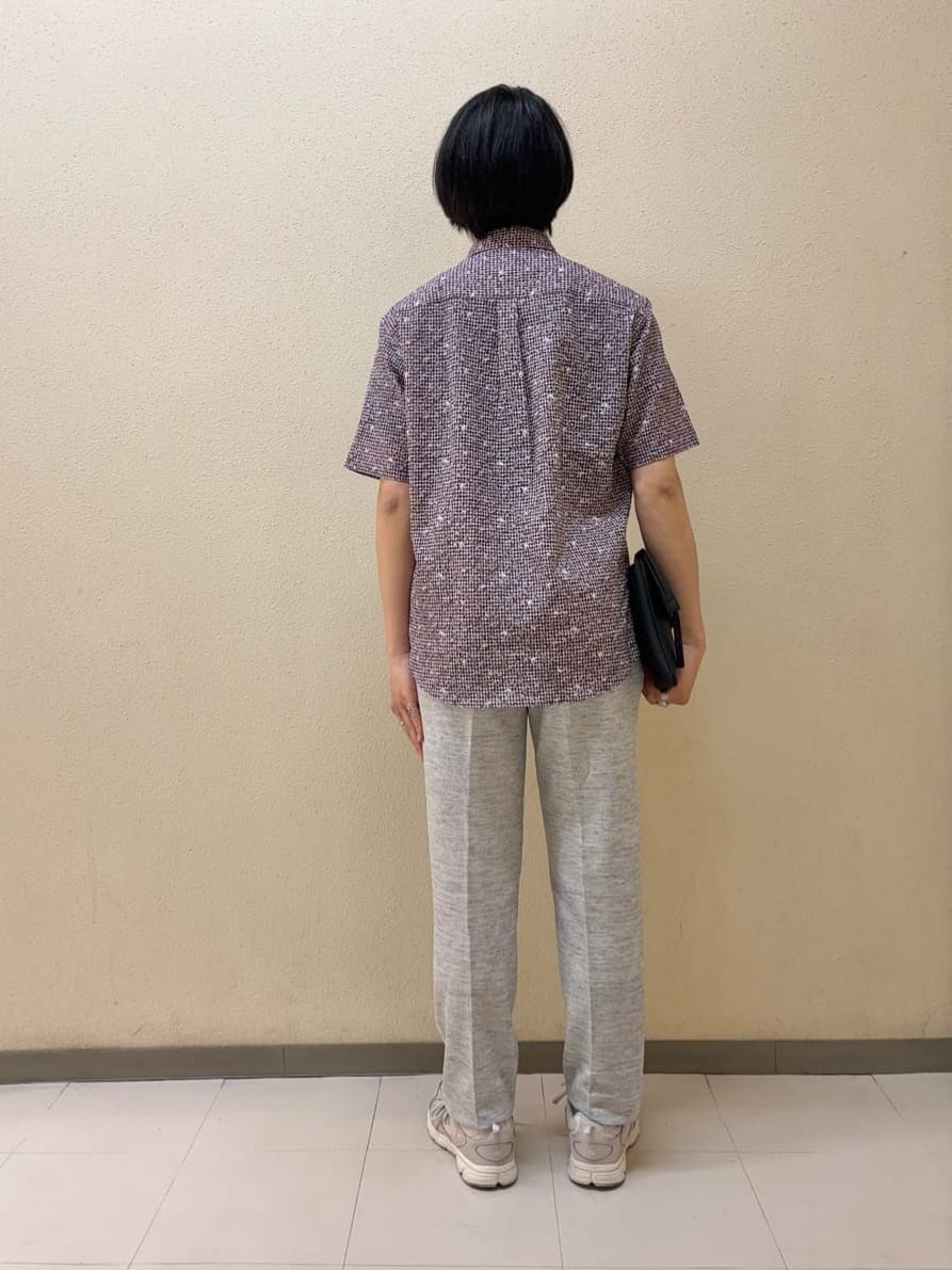 及川さんの「TAKEO KIKUCHI｜【尾州織】リネンブレンド メッシュパンツ」を使ったコーディネート