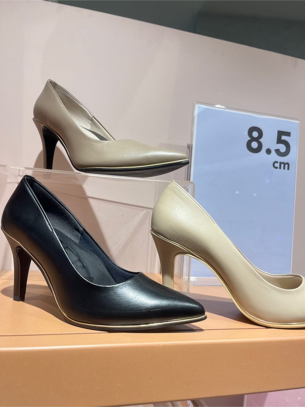 neinaさんの「ESPERANZA｜【レイン対応/12時間パンプス】約8.5cm　歩きやすくて疲れにくい」を使ったコーディネート