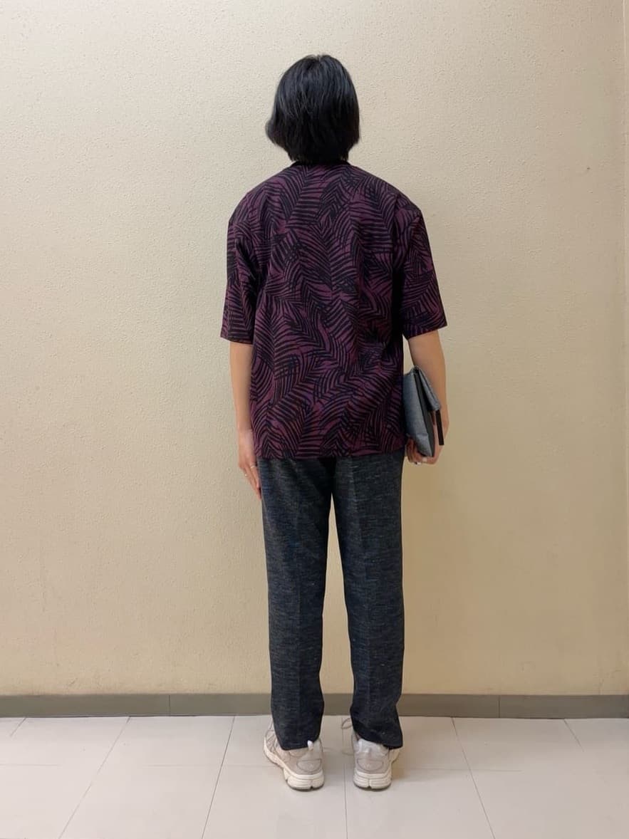 及川さんの「TAKEO KIKUCHI｜【尾州織】リネンブレンド メッシュパンツ」を使ったコーディネート