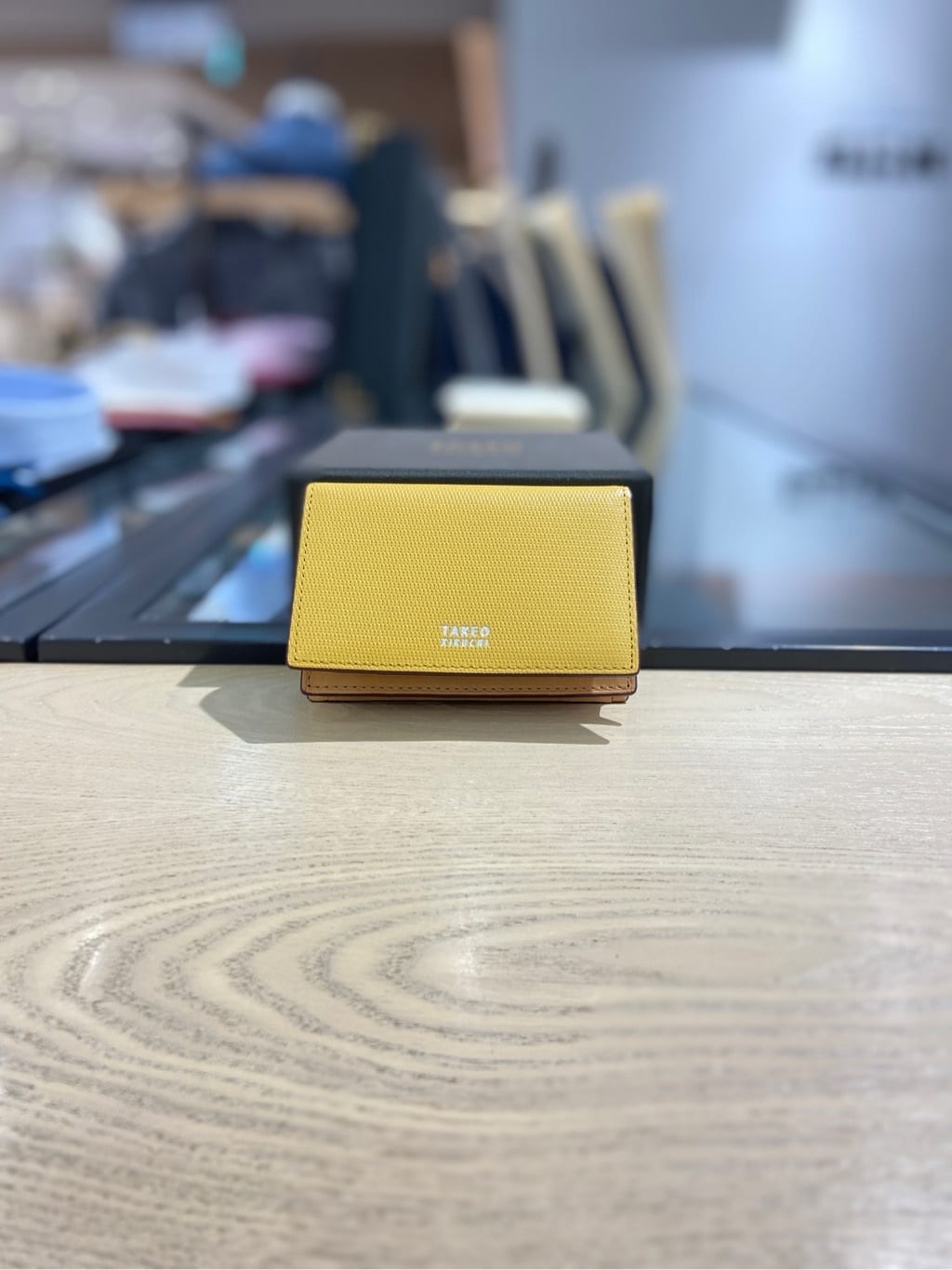 わいずみさんの「TAKEO KIKUCHI｜【ソフト＆ナチュラル】ミニメッシュ レザー 名刺入れ」を使ったコーディネート