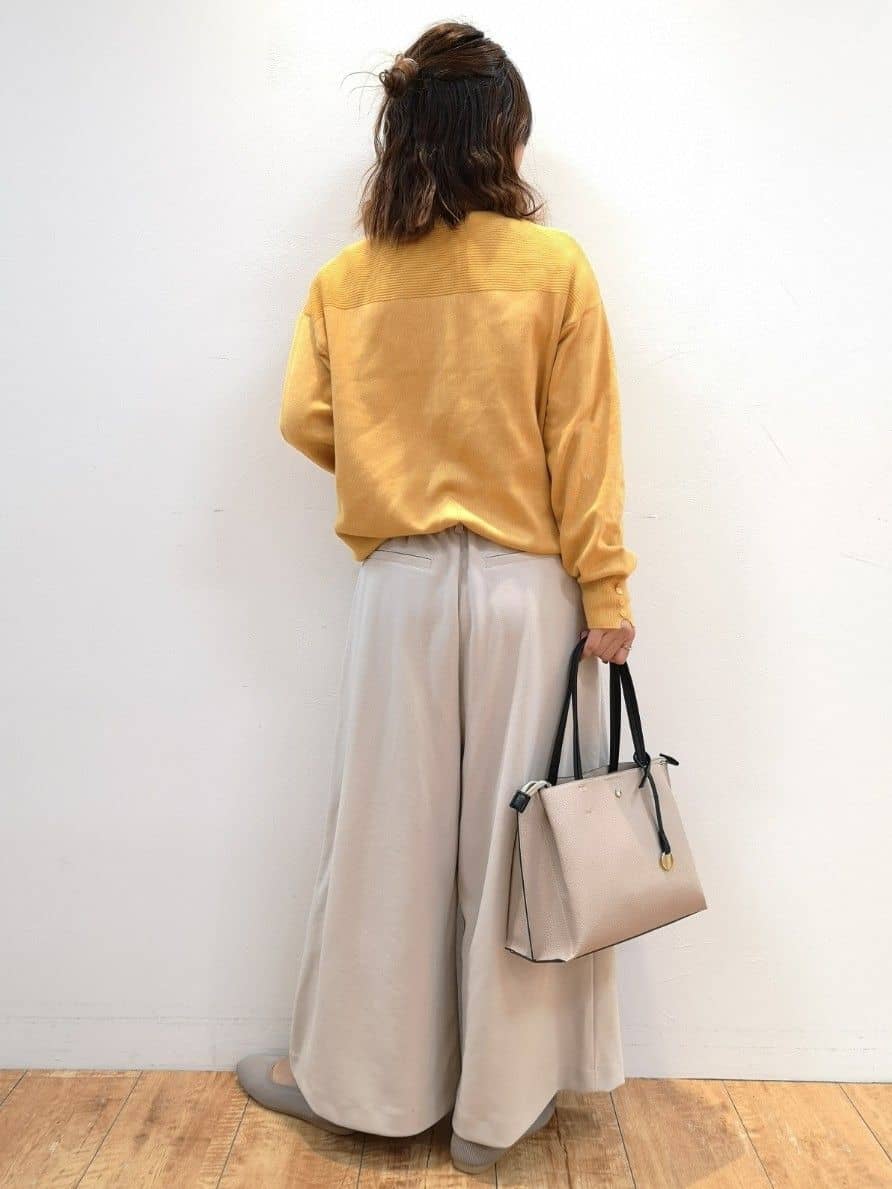 未都さんの「SHOO･LA･RUE｜【通勤/デイリー/セットアップ可】マルチに使える カットジョーゼット ワイドパンツ」を使ったコーディネート